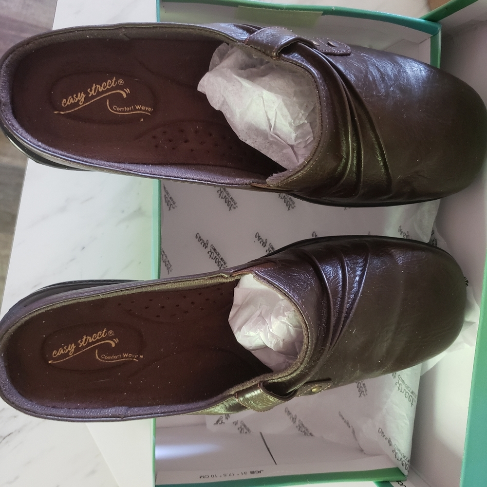 Women's clogs